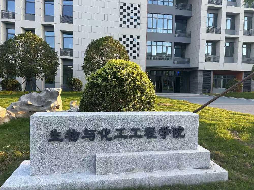 绥江县扬州职业大学体育场高杆灯项目